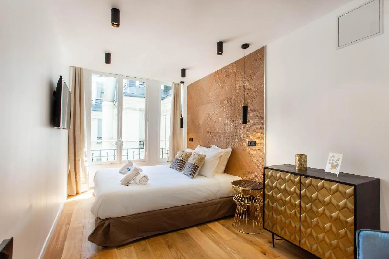 Appartement CMG Champs Elysées - Boetie 6 Paris